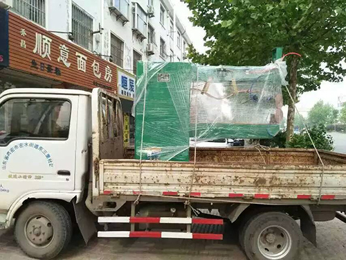 不銹鋼水槽臺(tái)面縫焊機(jī)發(fā)貨